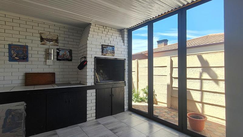 2 Bedroom Property for Sale in Hartenbos Western Cape